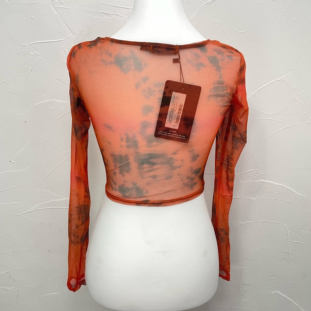 Pretty Little Thing Petite Ruched Red Water Colour Mesh Top - Picture 7 of 9